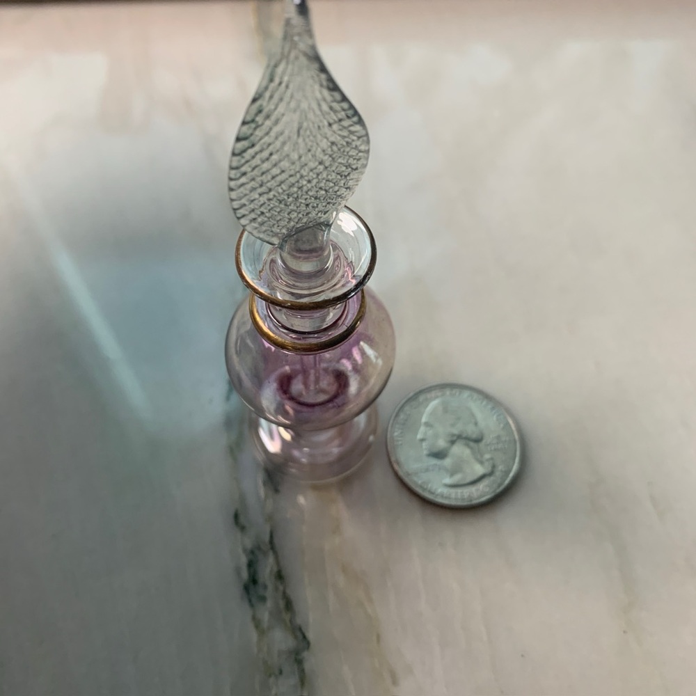 2202 Elegant Pink Glass Mini Perfume Bottle - Picture 5 of 7